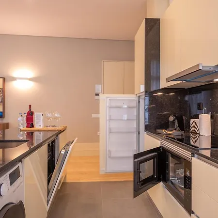 Cc Downtown Palace - E